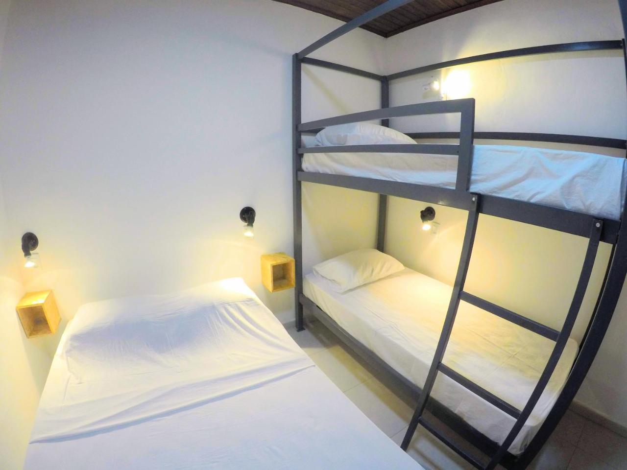Hostel Da Milla Презіденті-Фіґейреду Екстер'єр фото